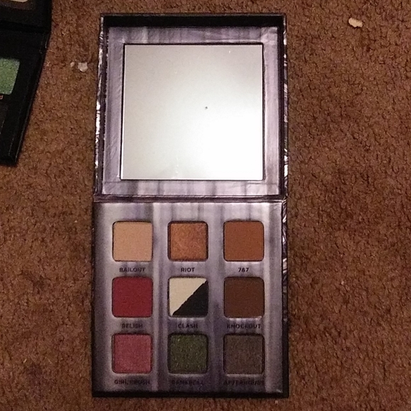 A eyeshadow bundle - Picture 4 of 5